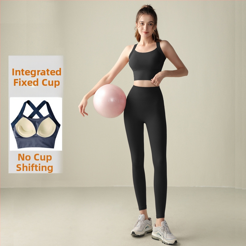 Joga komplektas moterims: be rankovių viršus ir siauros nailoninės kelnės, įtrauktos krūties pagalvėlės