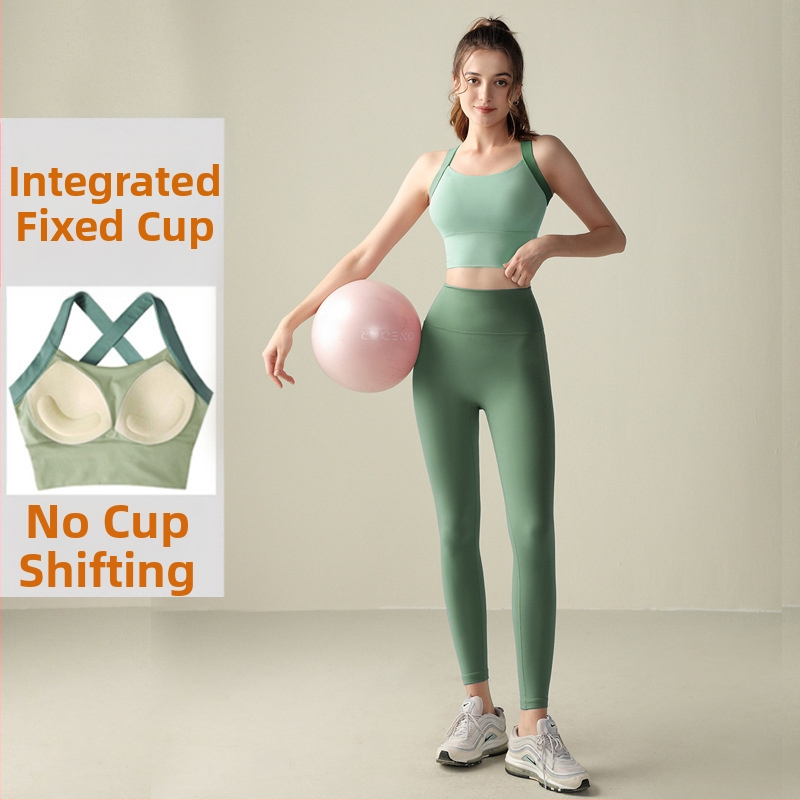 Joga komplektas moterims: be rankovių viršus ir siauros nailoninės kelnės, įtrauktos krūties pagalvėlės