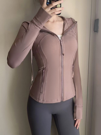 Moteriška gobtuvuotos jogos striukė pavasariui, ilgomis rankovėmis, vienos spalvos raštas, nailonas su 75% Spandex, be pamušalo, skirta jogai ir bėgiojimui