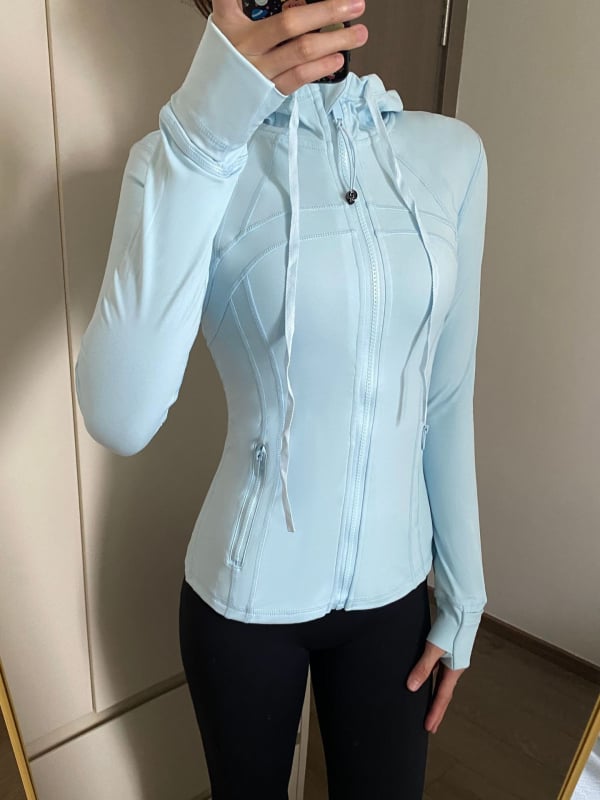 Moteriška gobtuvuotos jogos striukė pavasariui, ilgomis rankovėmis, vienos spalvos raštas, nailonas su 75% Spandex, be pamušalo, skirta jogai ir bėgiojimui