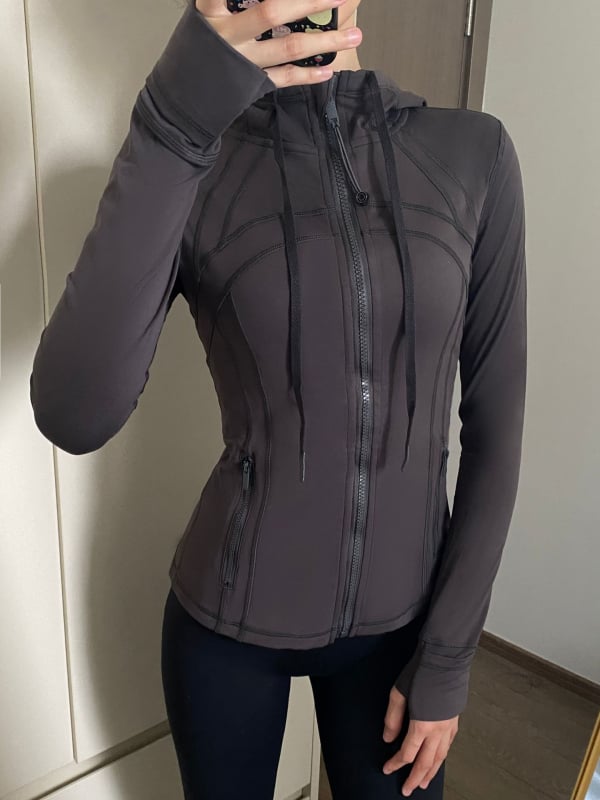 Moteriška gobtuvuotos jogos striukė pavasariui, ilgomis rankovėmis, vienos spalvos raštas, nailonas su 75% Spandex, be pamušalo, skirta jogai ir bėgiojimui