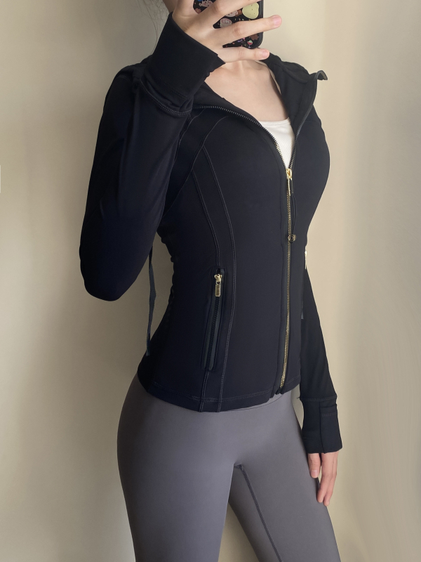 Moteriška gobtuvuotos jogos striukė pavasariui, ilgomis rankovėmis, vienos spalvos raštas, nailonas su 75% Spandex, be pamušalo, skirta jogai ir bėgiojimui