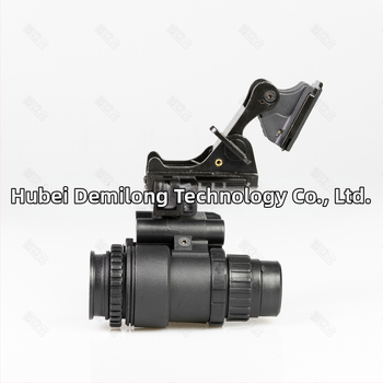 PVS18 jednooké nočné videnie model sadu s odťahovacím vozíkom a príslušenstvom prilby FAST/MICH — De Millon; typ: model nočného videnia; hmotnosť: 190 (model) / 145 (vedro); účinná vzdialenosť videnia: 0