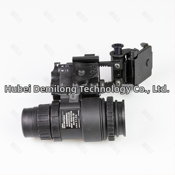 PVS18 jednooké nočné videnie model sadu s odťahovacím vozíkom a príslušenstvom prilby FAST/MICH — De Millon; typ: model nočného videnia; hmotnosť: 190 (model) / 145 (vedro); účinná vzdialenosť videnia: 0