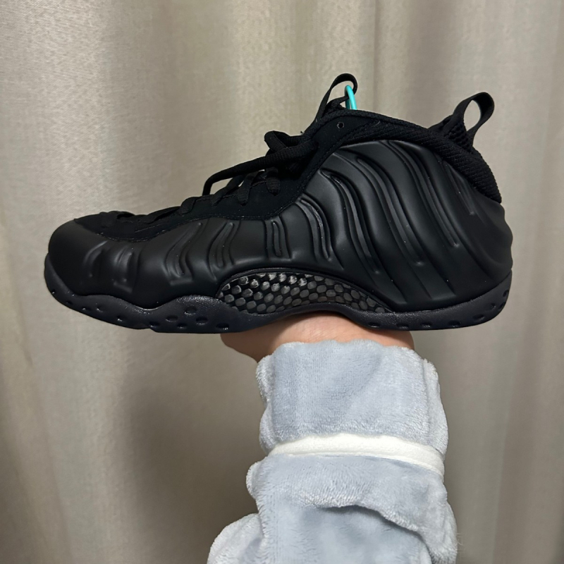 Férfi kosárlabda cipő légpárnázással, magas szárú, bőr felsőrész, gumi talp, fűzővel záródó