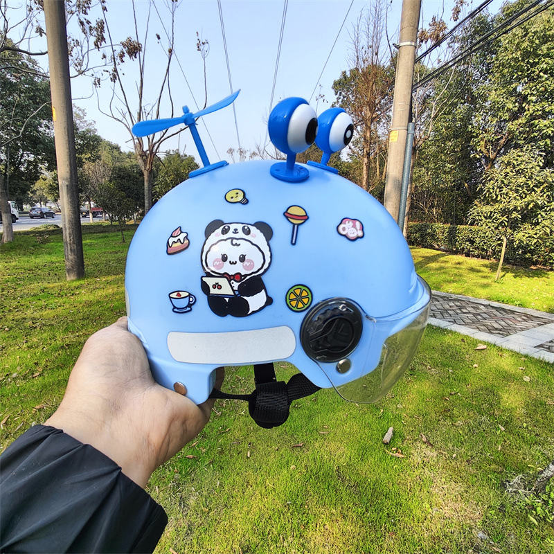 Cască pentru copii (ABS, tip semicască, certificat 3C) pentru vârsta 3–8 ani, potrivită pentru trotinete electrice și biciclete, utilizare în toate anotimpurile.