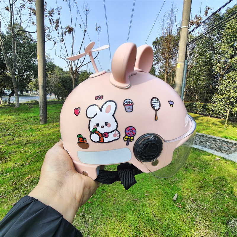 Cască pentru copii (ABS, tip semicască, certificat 3C) pentru vârsta 3–8 ani, potrivită pentru trotinete electrice și biciclete, utilizare în toate anotimpurile.