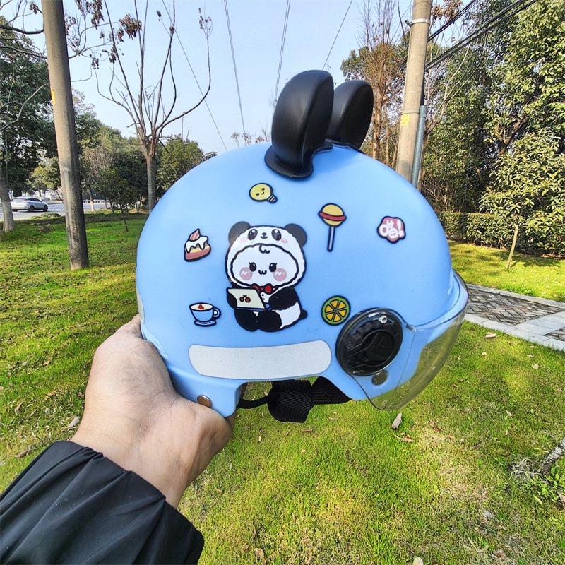 Cască pentru copii (ABS, tip semicască, certificat 3C) pentru vârsta 3–8 ani, potrivită pentru trotinete electrice și biciclete, utilizare în toate anotimpurile.