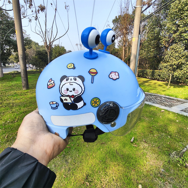 Cască pentru copii (ABS, tip semicască, certificat 3C) pentru vârsta 3–8 ani, potrivită pentru trotinete electrice și biciclete, utilizare în toate anotimpurile.