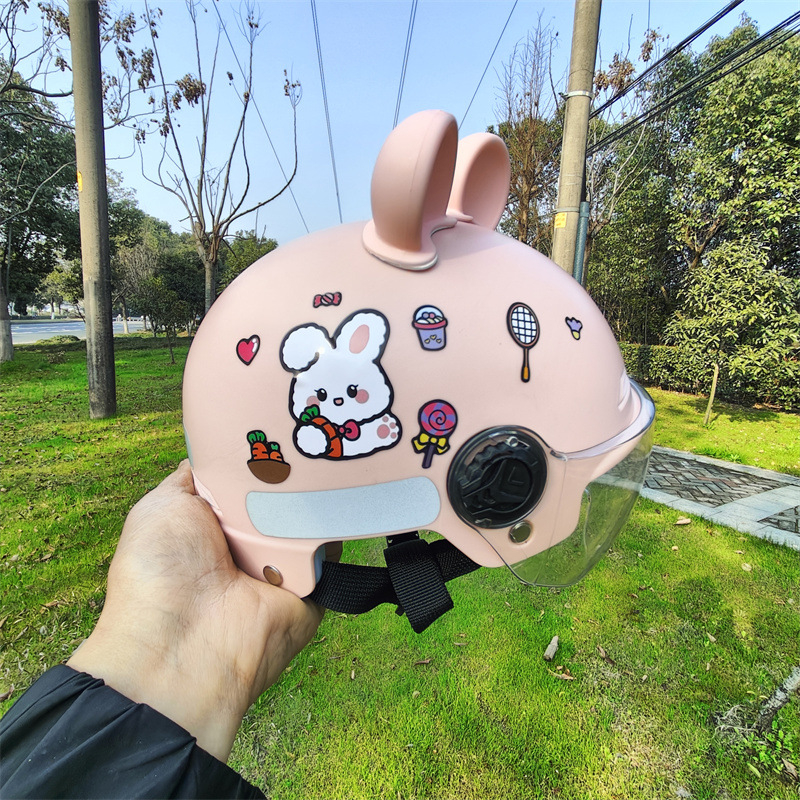 Cască pentru copii (ABS, tip semicască, certificat 3C) pentru vârsta 3–8 ani, potrivită pentru trotinete electrice și biciclete, utilizare în toate anotimpurile.