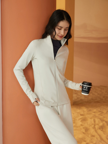 Naiste termo sportlik jakk — kits lõige, poolkõrge kaelus, lukk, paks soojus, regenereeritud tselluloosi kiud