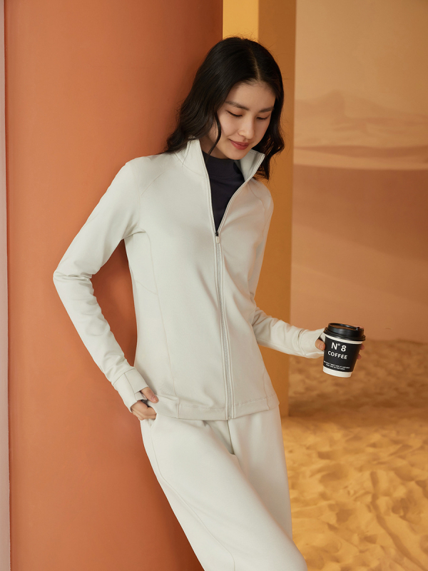 Naiste termo sportlik jakk — kits lõige, poolkõrge kaelus, lukk, paks soojus, regenereeritud tselluloosi kiud