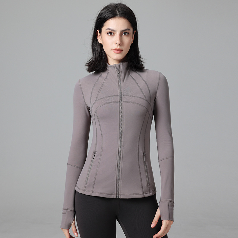 Jogos švarkas žiemai — Slim-Fit, stovinti apykaklė, ilgos rankovės, kvėpuojantis nailono mišinys (87% nailonas) su 13% spandekso pamušalu