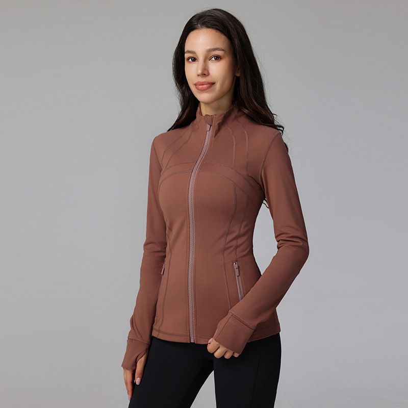 Jogos švarkas žiemai — Slim-Fit, stovinti apykaklė, ilgos rankovės, kvėpuojantis nailono mišinys (87% nailonas) su 13% spandekso pamušalu