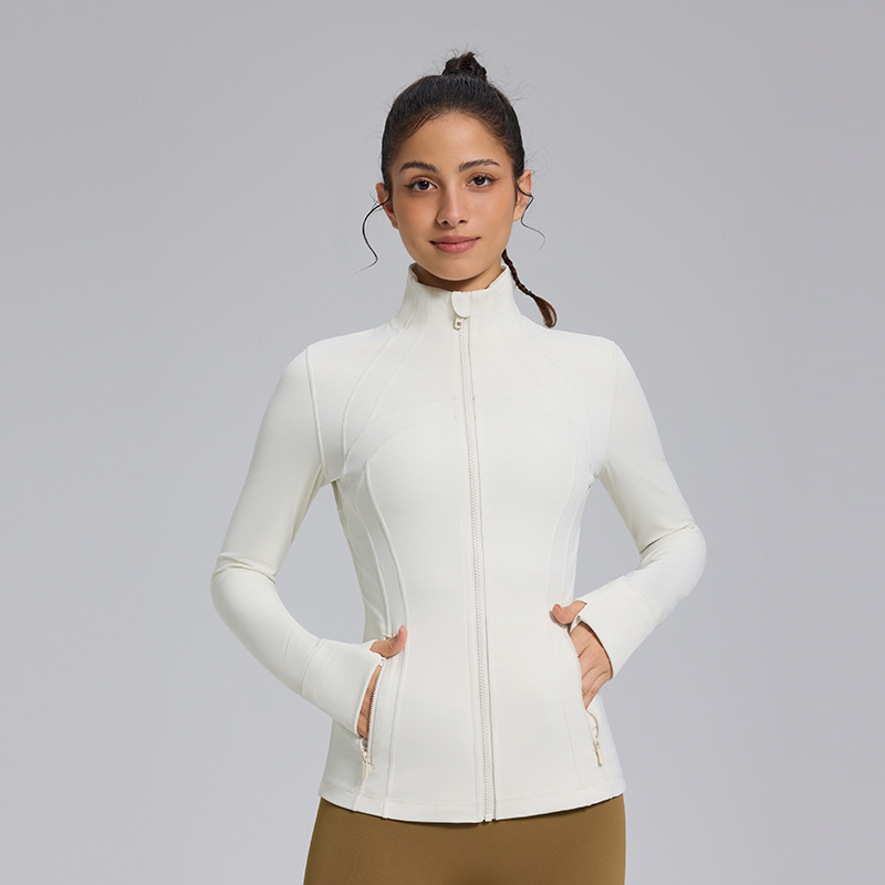 Jogos švarkas žiemai — Slim-Fit, stovinti apykaklė, ilgos rankovės, kvėpuojantis nailono mišinys (87% nailonas) su 13% spandekso pamušalu