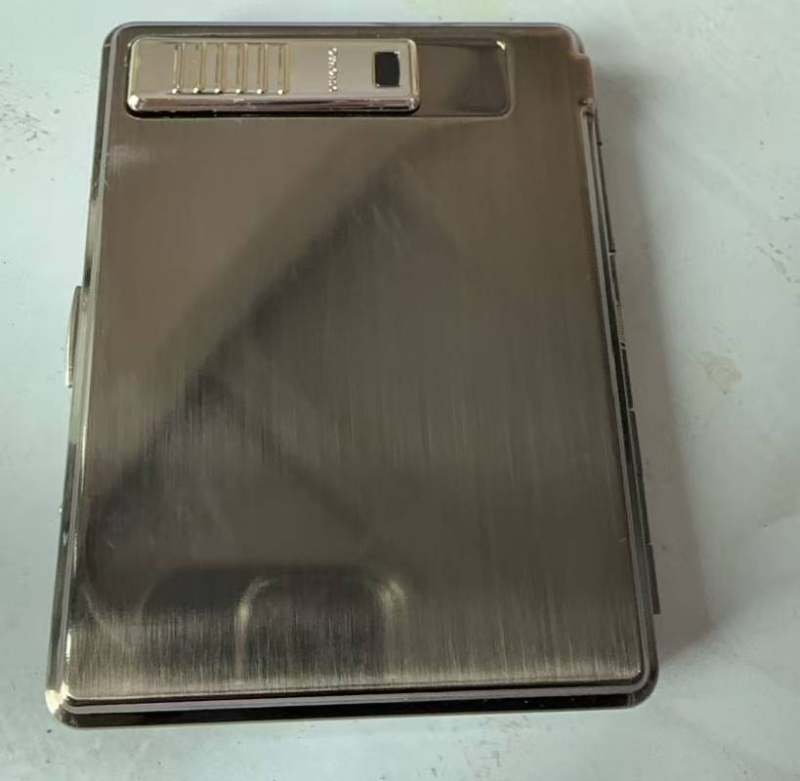 Metāla cigarešu kārba ar iebūvētu aizdedzi – ietilp 20 cigarešu, logotipa drukāšana un pielāgošana; Cool Crown