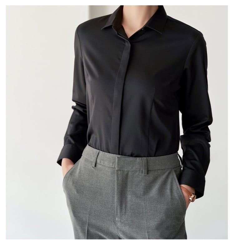 Női hosszú ujjú ing őszi irodai viselethez, vasalásmentes anyag, bambuszrost és poliészter keverék (30-50% mindkettő), hímzett logó, négyzetes gallér.
