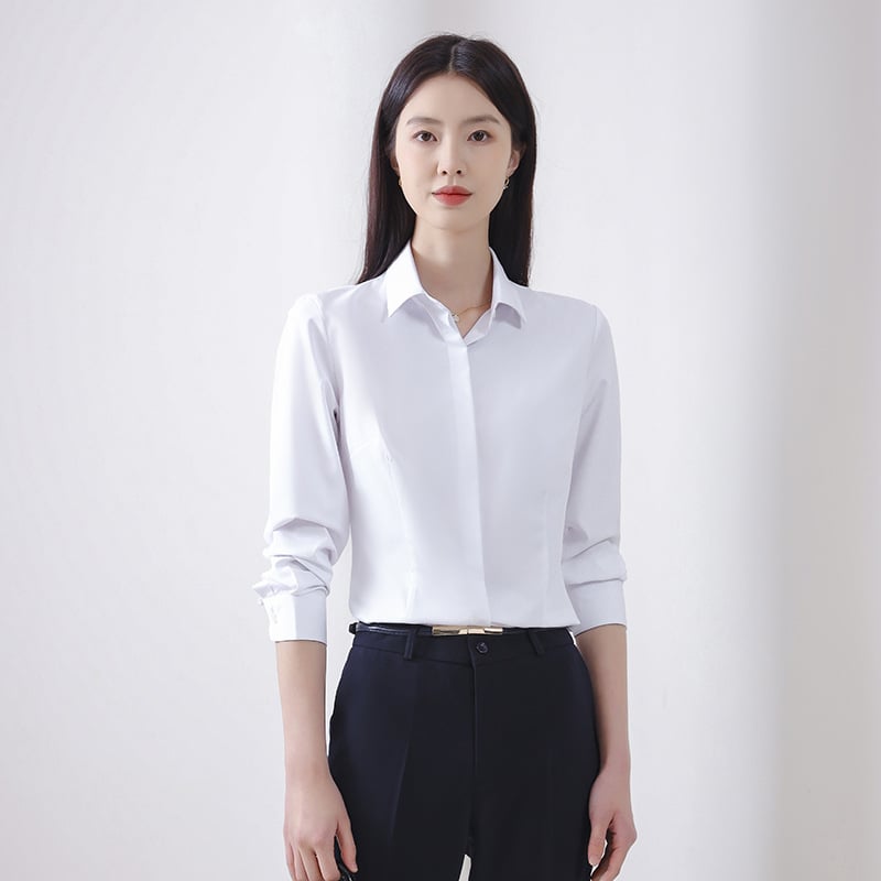 Női hosszú ujjú ing őszi irodai viselethez, vasalásmentes anyag, bambuszrost és poliészter keverék (30-50% mindkettő), hímzett logó, négyzetes gallér.