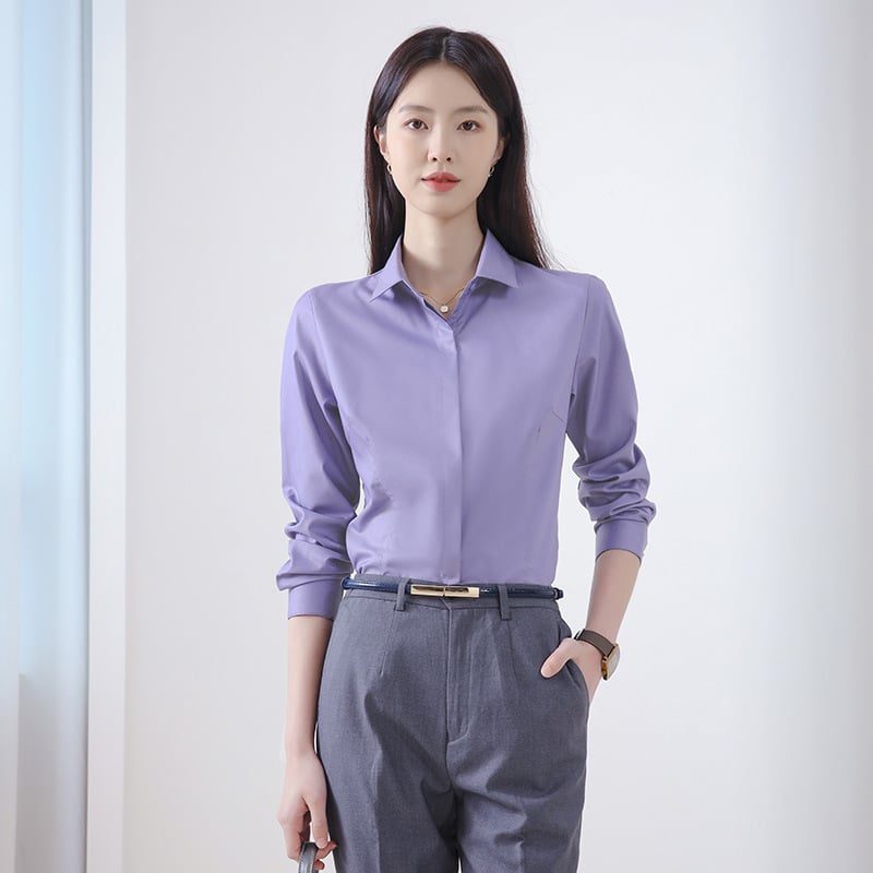 Női hosszú ujjú ing őszi irodai viselethez, vasalásmentes anyag, bambuszrost és poliészter keverék (30-50% mindkettő), hímzett logó, négyzetes gallér.