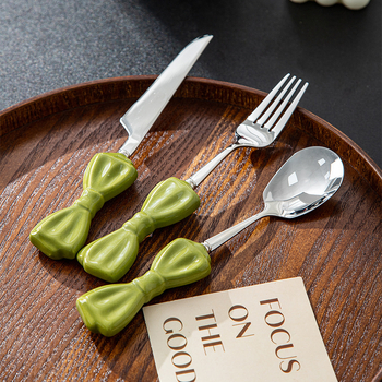 Set pribora za stolnu prehranu: nož, vilica i žlica od 304 nehrđajućeg čelika, ogledno poliranje, ručna izrada i prilagodljivost, jednostavan sladak stil