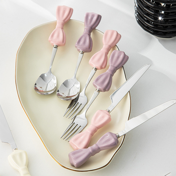 Set pribora za stolnu prehranu: nož, vilica i žlica od 304 nehrđajućeg čelika, ogledno poliranje, ručna izrada i prilagodljivost, jednostavan sladak stil