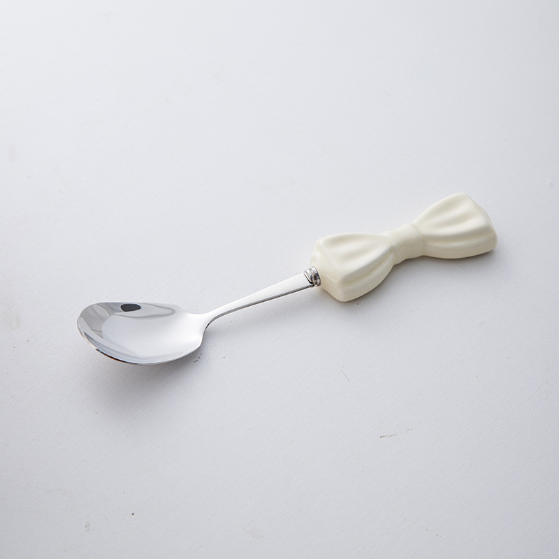 Set pribora za stolnu prehranu: nož, vilica i žlica od 304 nehrđajućeg čelika, ogledno poliranje, ručna izrada i prilagodljivost, jednostavan sladak stil