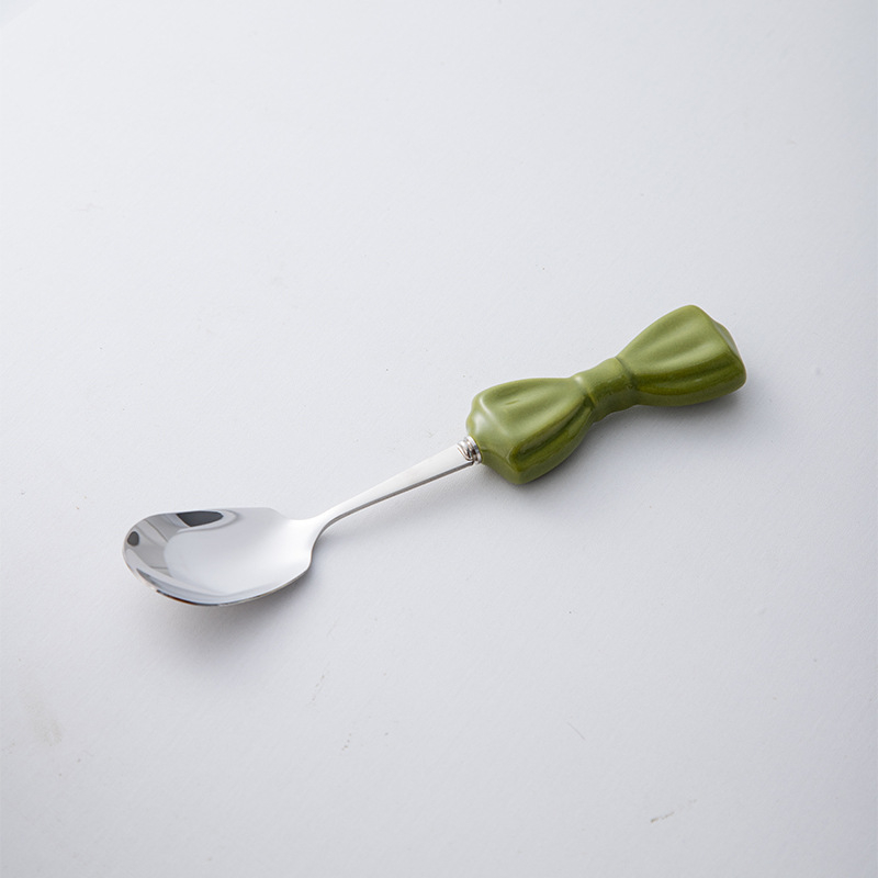 Set pribora za stolnu prehranu: nož, vilica i žlica od 304 nehrđajućeg čelika, ogledno poliranje, ručna izrada i prilagodljivost, jednostavan sladak stil