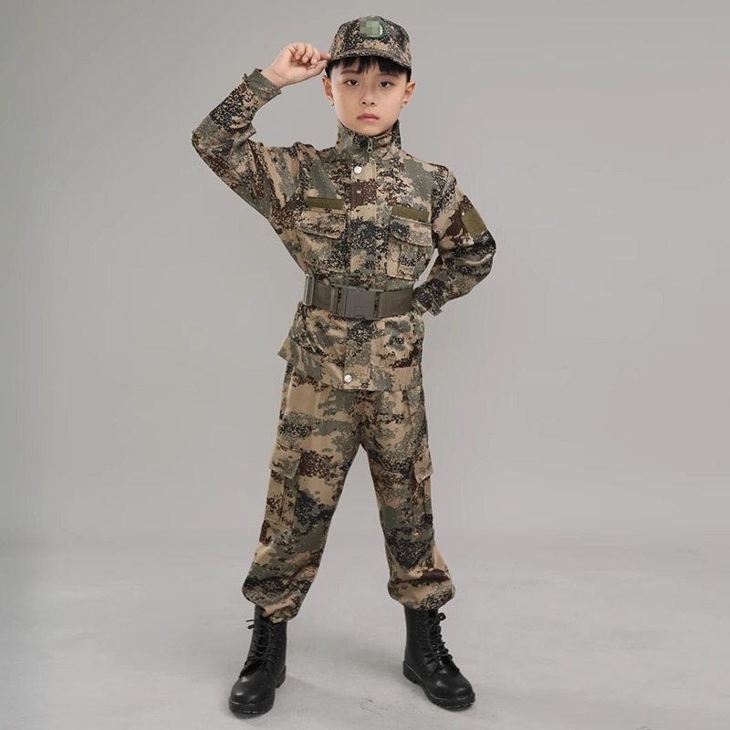 Treniruotės uniforma su kamufliažu, atspari vandeniui, iš cheminių pluoštų mišinio; vaikams, unisex, pavasaris–vasara–ruduo