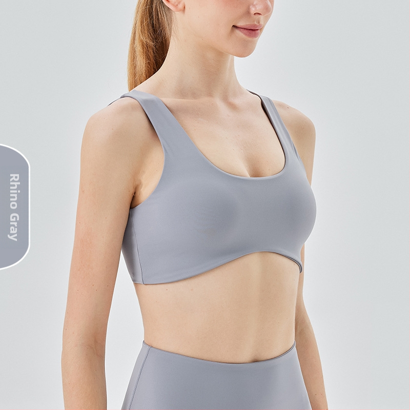 Sportinė liemenėlė; push-up ir atsparus smūgiams; 3/4 puodeliai; vidutinio puodelio forma; pagrindinė medžiaga 75% nailonas, pamušalas 25% spandeks