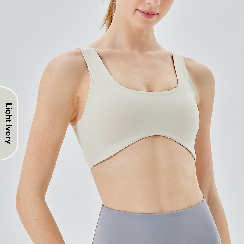 Sportinė liemenėlė; push-up ir atsparus smūgiams; 3/4 puodeliai; vidutinio puodelio forma; pagrindinė medžiaga 75% nailonas, pamušalas 25% spandeks