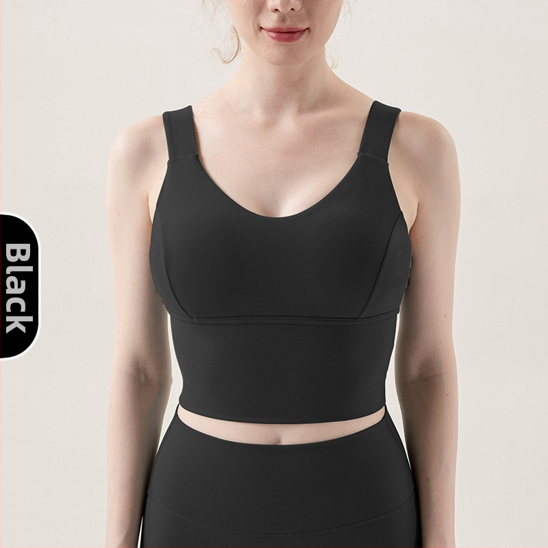 Sportinė liemenėlė; push-up ir atsparus smūgiams; 3/4 puodeliai; vidutinio puodelio forma; pagrindinė medžiaga 75% nailonas, pamušalas 25% spandeks