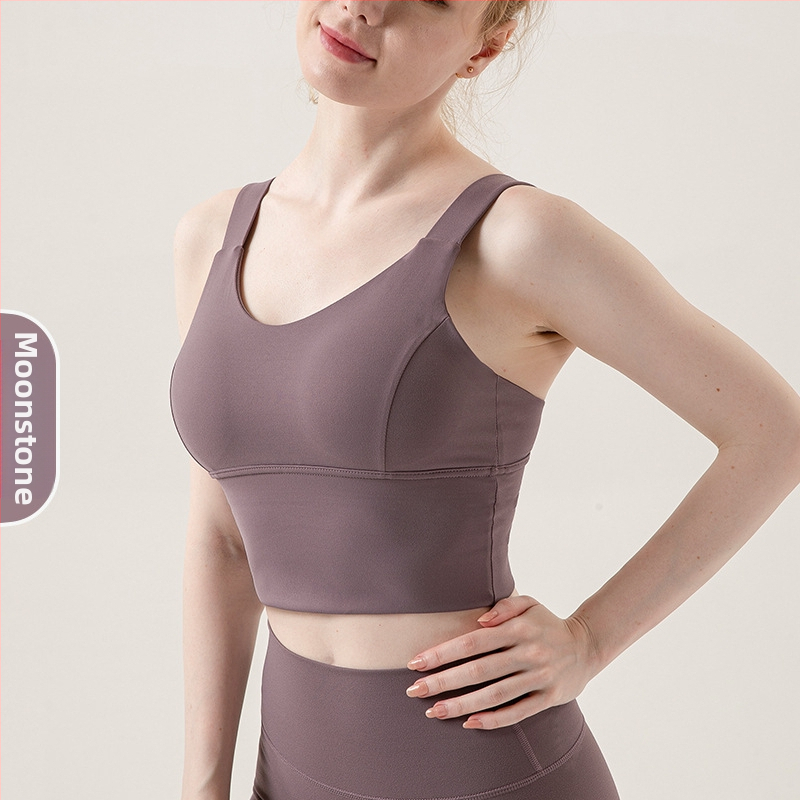 Sportinė liemenėlė; push-up ir atsparus smūgiams; 3/4 puodeliai; vidutinio puodelio forma; pagrindinė medžiaga 75% nailonas, pamušalas 25% spandeks