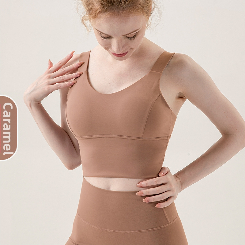 Sportinė liemenėlė; push-up ir atsparus smūgiams; 3/4 puodeliai; vidutinio puodelio forma; pagrindinė medžiaga 75% nailonas, pamušalas 25% spandeks