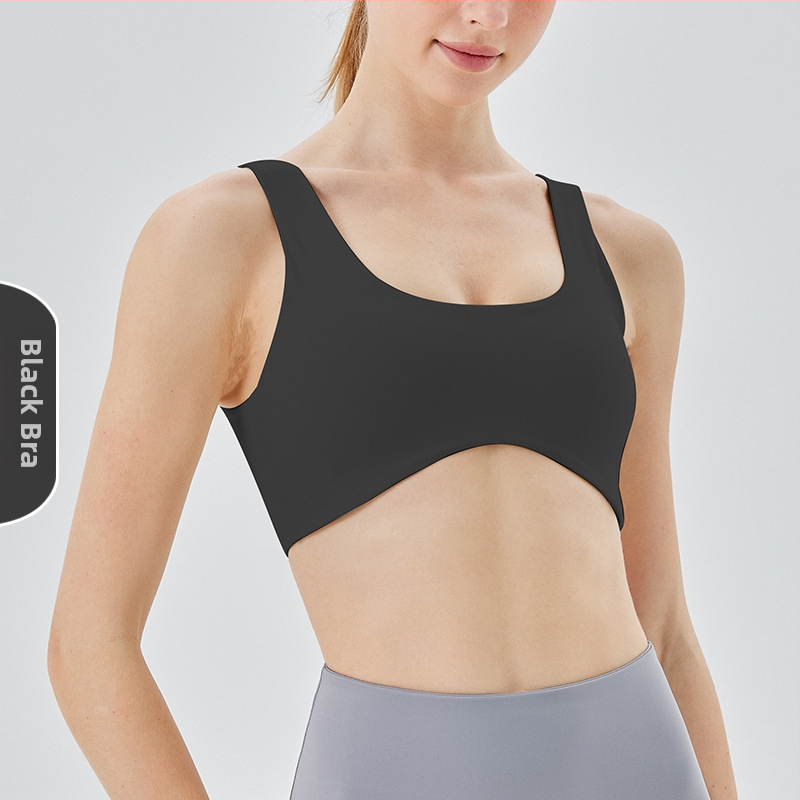 Sportinė liemenėlė; push-up ir atsparus smūgiams; 3/4 puodeliai; vidutinio puodelio forma; pagrindinė medžiaga 75% nailonas, pamušalas 25% spandeks