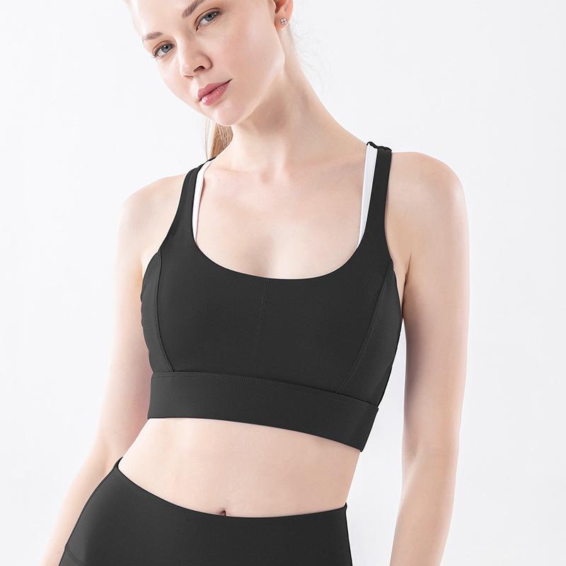 Sportinė liemenėlė; push-up ir atsparus smūgiams; 3/4 puodeliai; vidutinio puodelio forma; pagrindinė medžiaga 75% nailonas, pamušalas 25% spandeks