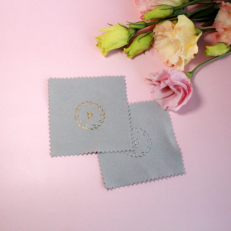 Rotaslietu kopšanas komplekts: sudraba tīrīšanas drāniņa un pulēšanas nūjiņa, privāta zīmola atļauja, izcelsme Jiangsu, vasara 2021