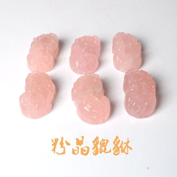 Krištolo karolė su pakabuku — gyvūnų formos kabantis papuošalas, graviravimas ir poliravimas, natūralus akmuo, VVS skaidrumas, pritaikoma privata etiketė