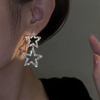 Tähekujuline metallist kõrvarõngad teemantidega naistele