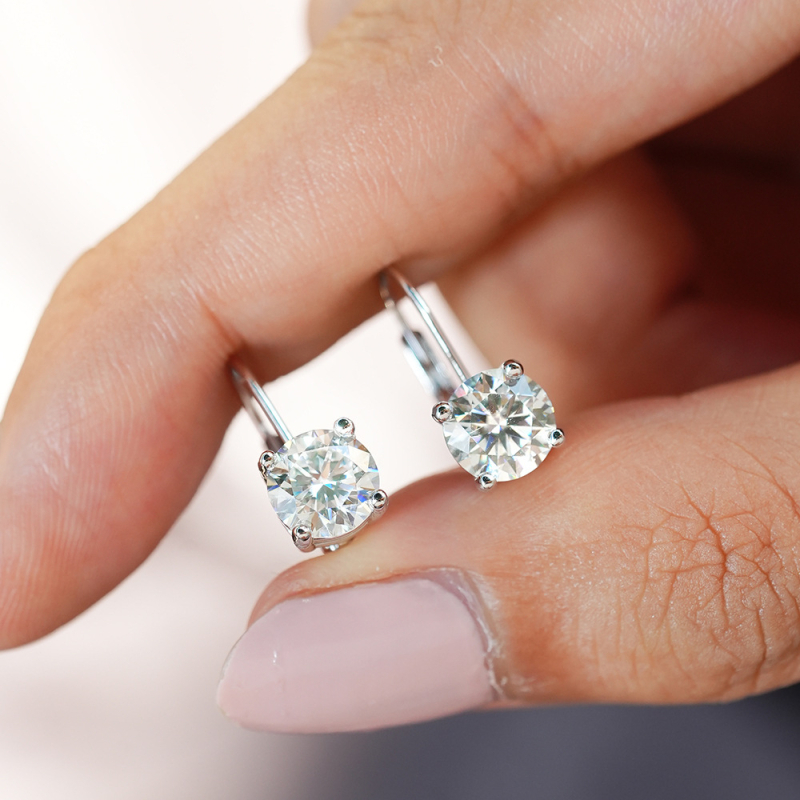 Cercei cu Moissanite, 1 carat, formă rotundă, montură cu patru gheare, argintiu, stil coreean