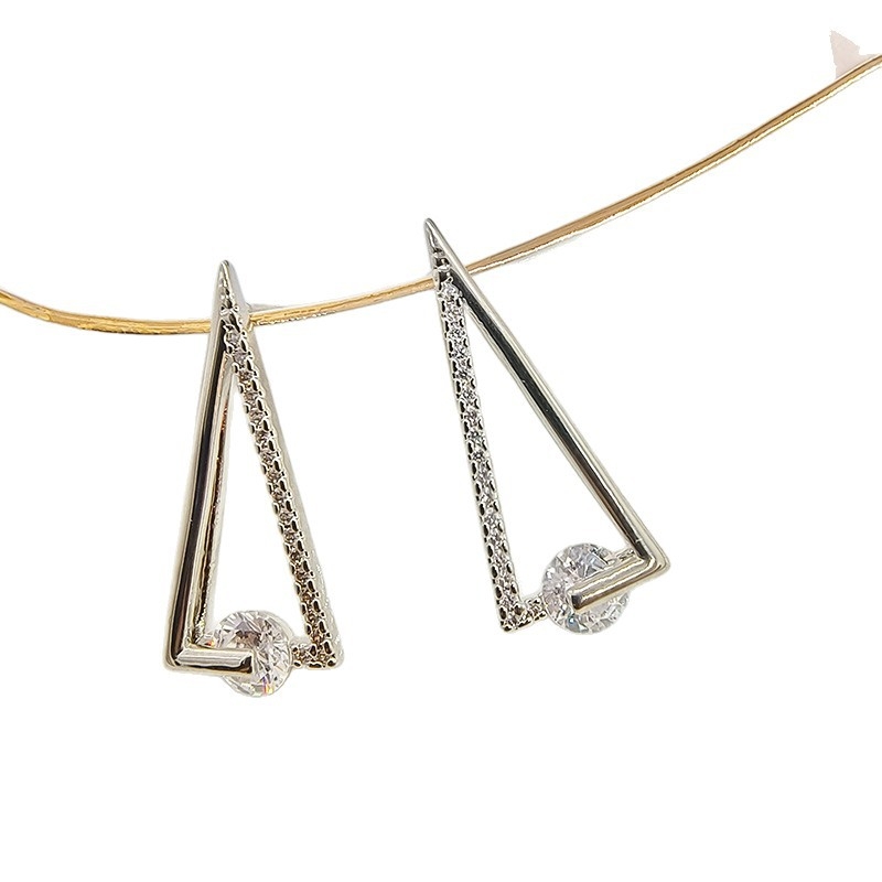 Naušnice - Geometrijski trokut s simuliranim dijamantima, bakreno prekrivanje, porijeklo Qingdao, ljeto 2025