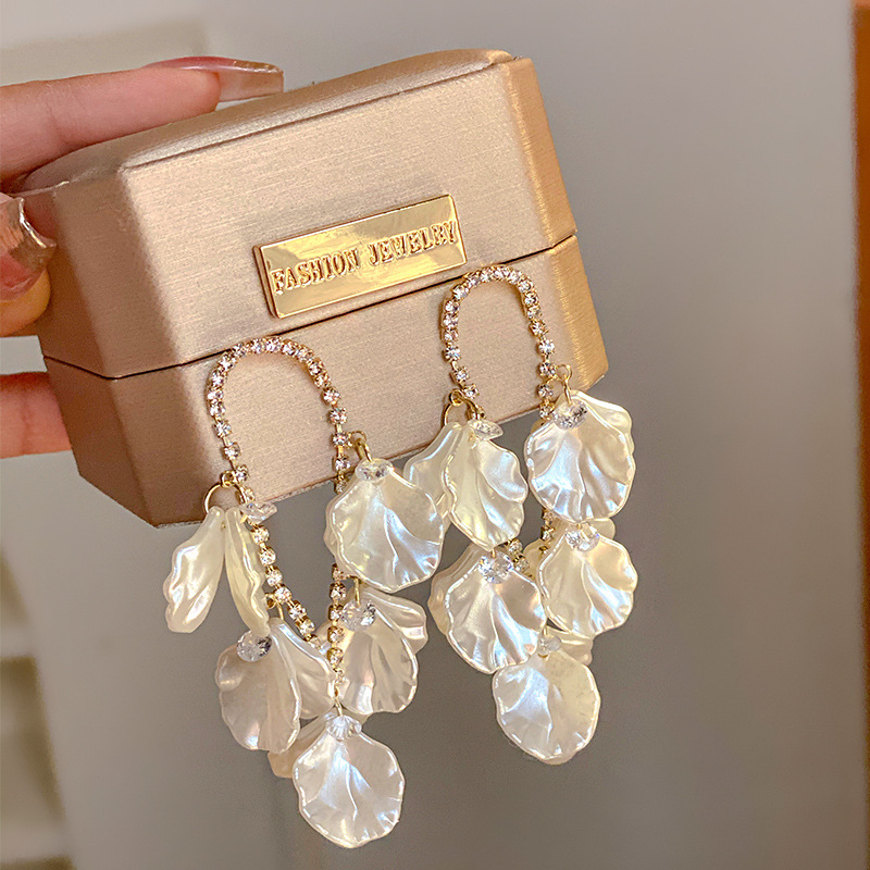 Naušnice s dugim resicama i dizajnom školjkastih latica (legura, dijamantno završetak, Star Yatu, cvjetno-geometrijski stil, za žene)