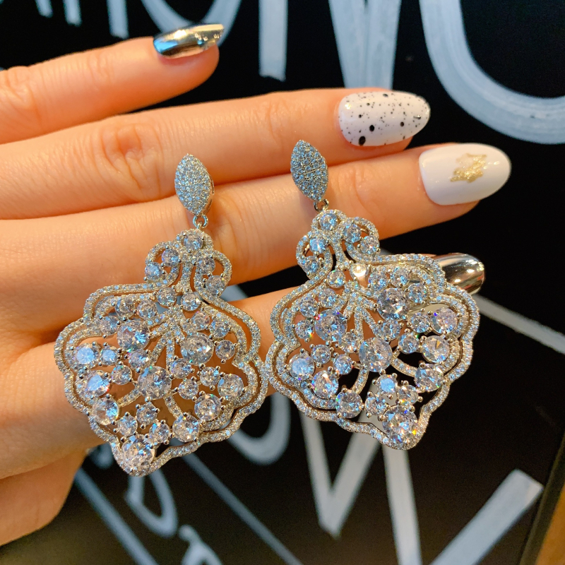 Zhuang Shengsheng Geometrijske bakrene naušnice s pozlatom, model ZS308