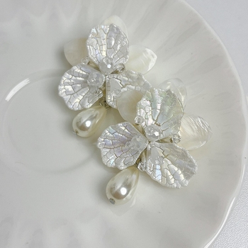 Cercei – cvjetnog oblika od akrila, s 925-srebrnim postovima, elektroplatirani završetak, INS stil