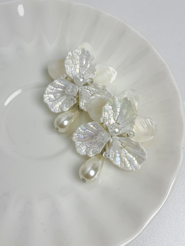 Cercei – cvjetnog oblika od akrila, s 925-srebrnim postovima, elektroplatirani završetak, INS stil