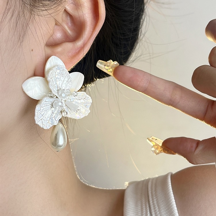 Cercei – cvjetnog oblika od akrila, s 925-srebrnim postovima, elektroplatirani završetak, INS stil