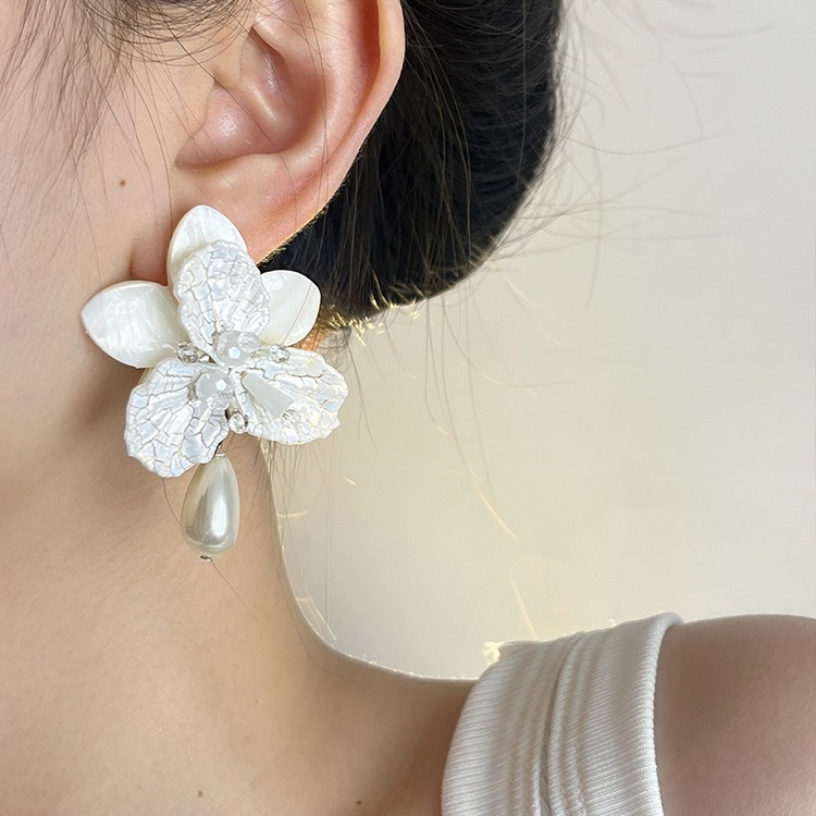 Cercei – cvjetnog oblika od akrila, s 925-srebrnim postovima, elektroplatirani završetak, INS stil