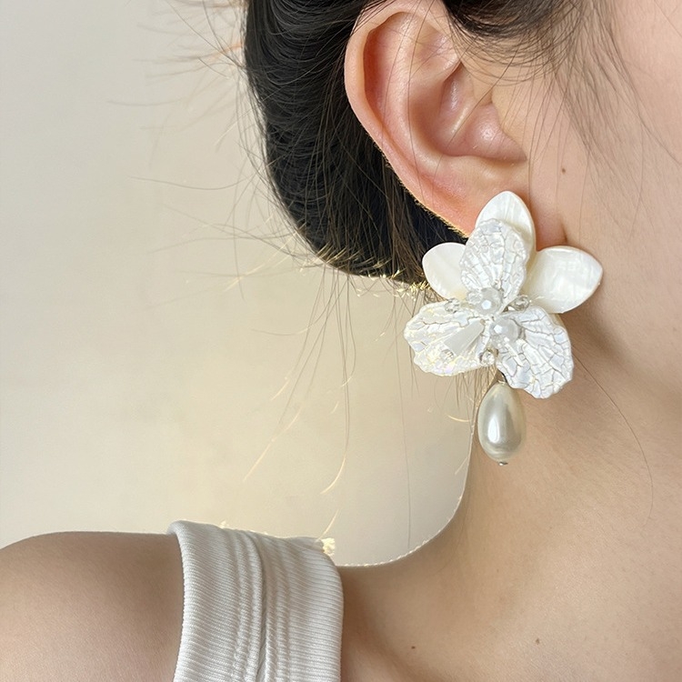 Cercei – cvjetnog oblika od akrila, s 925-srebrnim postovima, elektroplatirani završetak, INS stil