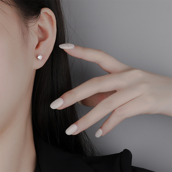 Stud fülbevalók: 925-ös ezüst Moissanittel, hatszögű rögzítés, egyszerű geometri design nőknek (Anyag: 925 ezüst; Kő: Moissanit; Rögzítés: Hatszög; Stílus: Egyszerű; Tisztaság: 92,5%)