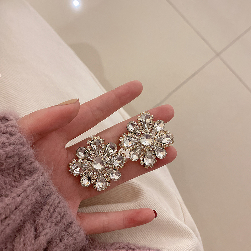 Naušnice u obliku cvijeta s dijamantima, od legure, marka KAITIN, model 540574804, šifra HE4125