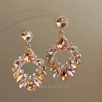 Damske naušnice od legure s elektroplatom; oblici: srce, geometrijski, životinje; stil: hladan vjetar; za žene